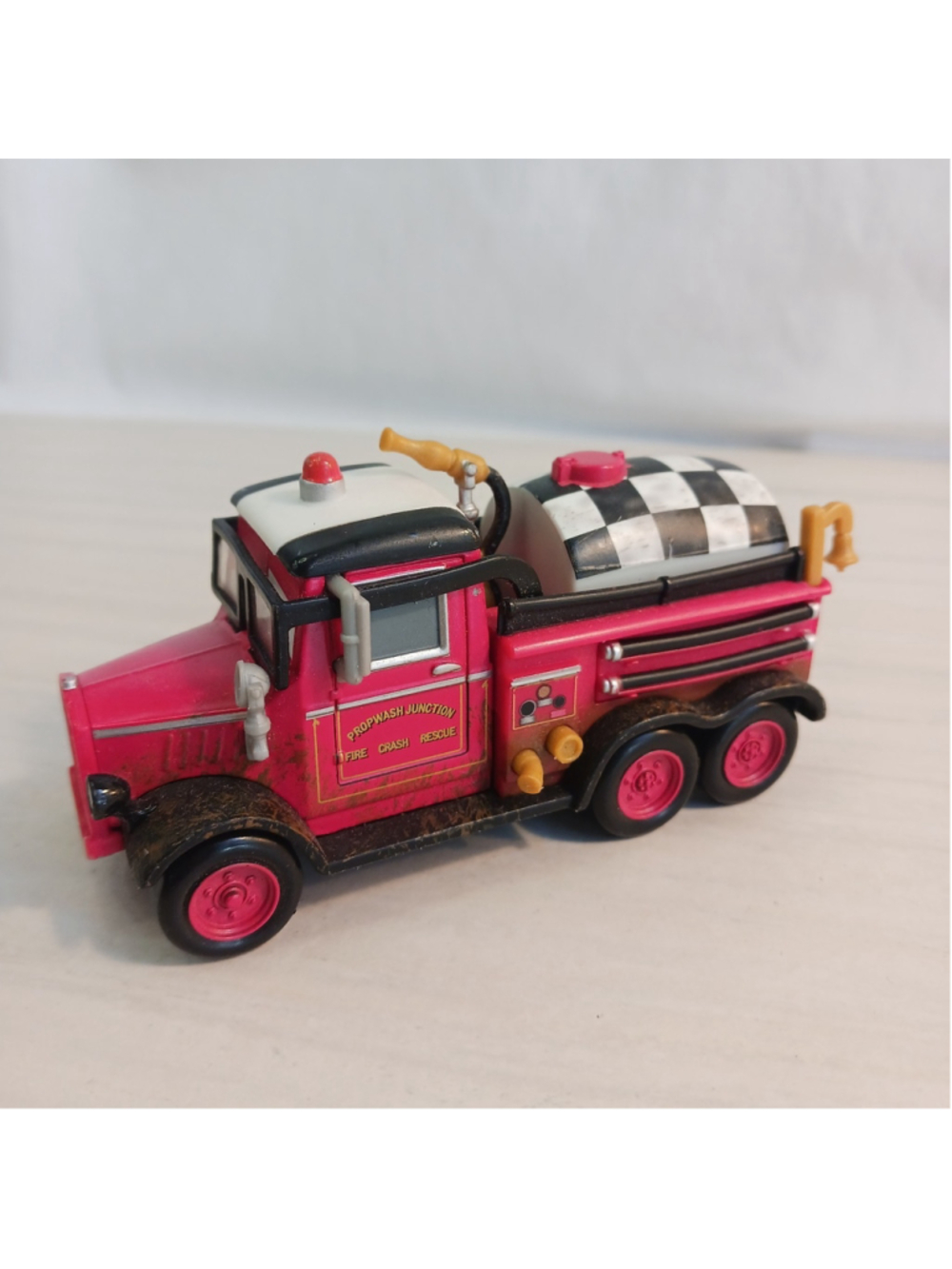 Disney Pixar Planes Mayday Fire Truck Fire & Rescue Diecast 1:55 Mattel - Picture 4 of 7